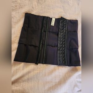 Leonisa binder size xs/s